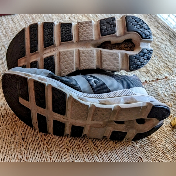 On Cloudrunner Frost running shoes - Picture 4 of 5